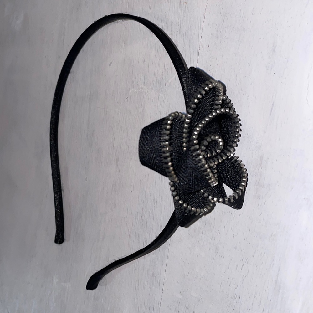 Metal zipper rose black headband
